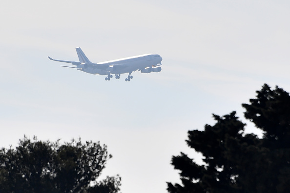 Des citoyens français rapatriés de la zone du coronavirus à Wuhan, en Chine arrivent à Marseille. (Photo : PASCAL GUYOT/AFP via Getty Images)