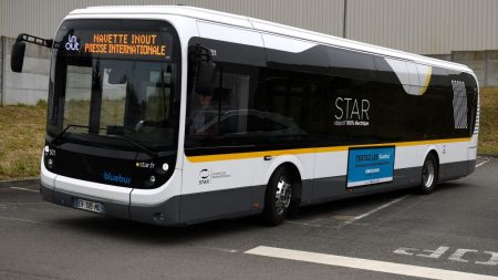 Saint-Etienne: après avoir perdu le contrôle, un bus de la Stas atterrit dans une rivière à Terrenoire