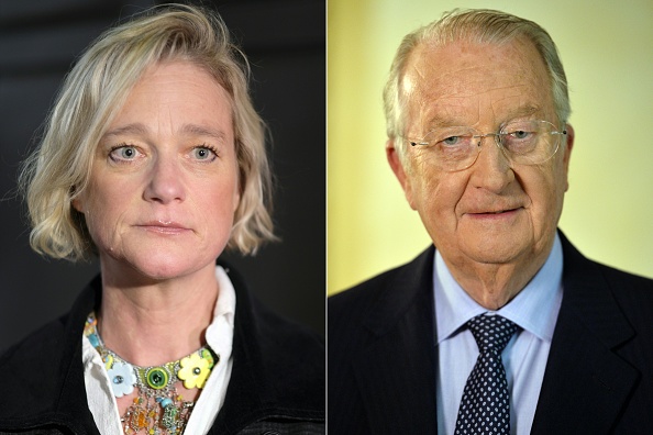 -L’artiste belge Delphine Boel arrive pour une session à la cour d'appel de Bruxelles pour demander la reconnaissance de la paternité du roi Albert II, une photo d'archive du roi Albert II de Belgique. Photo ERIC LALMAND / AFP via Getty Images.