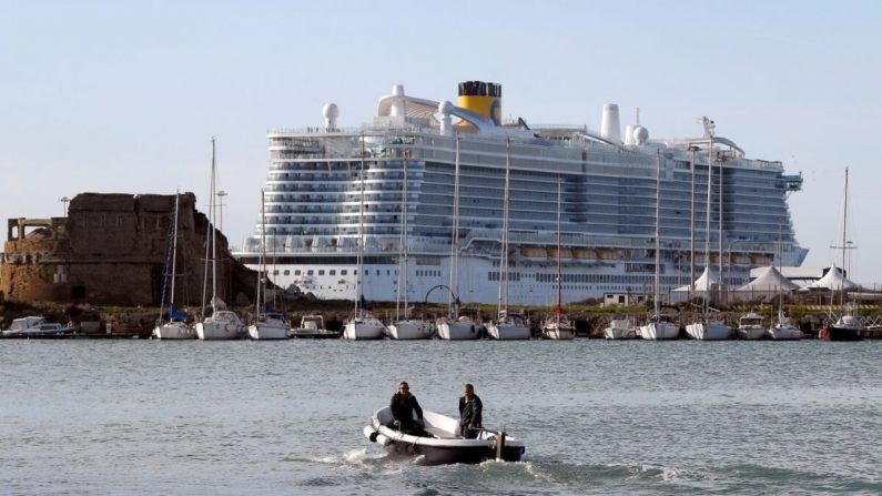 Le 30 janvier 2020, le bateau de croisière Costa Smeralda est amarré dans le port de Civitavecchia, à 70 km au nord de Rome. (Filippo Monteforte/AFP via Getty Images)