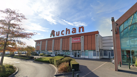 Auchan teste la vente de vêtements d’occasion dans ses magasins pour diversifier son offre textile