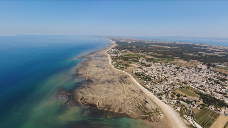 C'est sur une plage de Sainte-Marie-de-Ré que deux promeneurs ont fait l'étonnante découverte. (Capture d'écran/Google Maps)