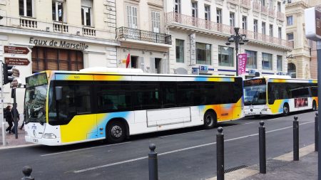 Marseille : un chauffeur de bus frappé et injurié par des passagers qui voulaient monter à bord avec un réfrigérateur