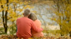 Un homme qui a perdu la bataille contre le cancer envoie un cadeau du ciel à sa femme le jour de la Saint-Valentin