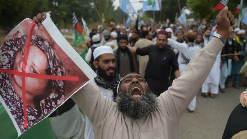 Au Pakistan, les islamistes ont exigé la mort d'Asia Bibi pendant 9 ans. Cette chrétienne était accusée d'avoir "blasphémé" après avoir bu de l'eau d'un puits.(AAMIR QURESHI/AFP via Getty Images)