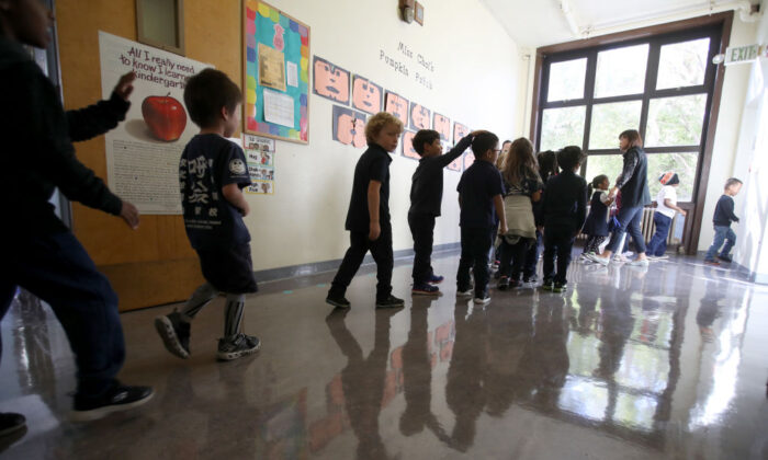 Photo d'archive d'élèves d'une école primaire à San Francisco, Californie, le 17 octobre 2019. (Justin Sullivan/Getty Images)