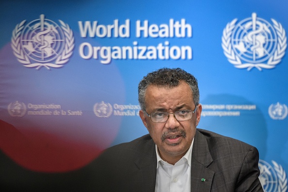 -Le directeur général de l'Organisation mondiale de la santé (OMS), Tedros Adhanom Ghebreyesus, arrive pour une conférence de presse à la suite d'un comité d'urgence de l'OMS pour discuter du coronavirus, une éclosion qui a commencé en Chine et constitue une urgence sanitaire internationale, le 30 janvier 2020 à Genève. Photo de FABRICE COFFRINI / AFP via Getty Images.