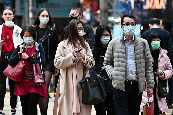 Plus de 3.000 membres du personnel d'hôpitaux publics dont des médecins et des infirmières ont voté en faveur d'un arrêt de travail au cas où le gouvernement n'accèderait pas à leur demande de fermer  la frontière avec la Chine continentale. (Photo : ANTHONY WALLACE/AFP via Getty Images)