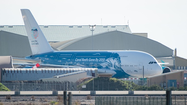 Arrivée à Istres-Le Tube, au nord-ouest de Marseille de l' Airbus A380-841 de la compagnie aérienne Hi Fly, en provenance de la zone de coronavirus de Wuhan, en Chine. Le 2 février 2020. -(Photo : CLEMENT MAHOUDEAU/AFP via Getty Images)