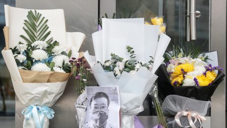 En Chine, la mort d’un médecin lanceur d’alerte vire à la contestation du système