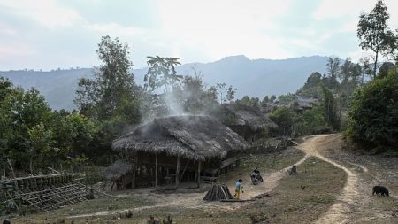 Au pays des derniers guerriers tatoués de Birmanie