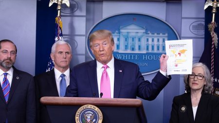 Trump veut rassurer en nommant Mike Pence coordinateur de la lutte contre le coronavirus