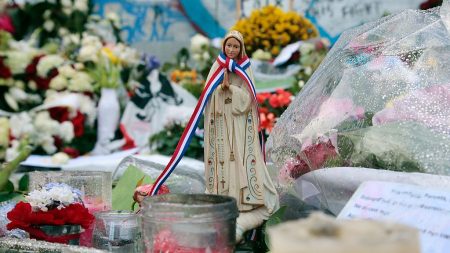 Sallaumines: 500 personnes rendent hommage à Laura, 16 ans, tuée à l’arme blanche – le ou les coupables n’ont toujours pas été interpellés