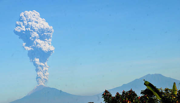     Illustration-.Mont Merapi irruption de 2018 Photo  ANWAR MUSTAFA/AFP via Getty Images.