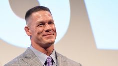 Un garçon atteint de dyslexie fait une mosaïque géante du visage de John Cena sur 750 Rubik’s cubes, l’acteur est touché