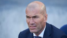 Un automobiliste a un accrochage avec Zinédine Zidane, il en profite pour faire un selfie avec lui