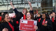 Paris : un magistrat saisit à la gorge une avocate qui participait au blocage du tribunal et l’entraîne au sol