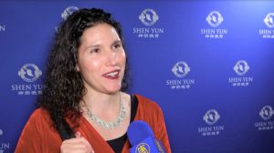 Une femme d’affaires stupéfaite par la profondeur et la beauté de Shen Yun: «Je sentais mon cœur guérir»