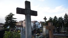 Moselle : une douzaine de tombes profanées et un cercueil ouvert dans un cimetière