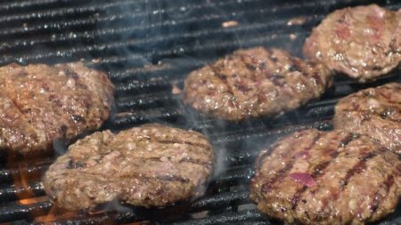 Rhône : un couple trouve des morceaux de métal pointus dans leurs steaks hachés