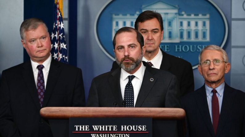 Le secrétaire de la Santé et aux services sociaux, Alex Azar, répond aux questions lors d'une réunion d'information avec les membres du groupe de travail du président sur les coronavirus à Washington le 31 janvier 2020. (Andrew Caballero-Reynolds/AFP via Getty Images)