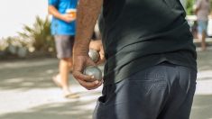 Agacé par un autre joueur de pétanque, un homme de 78 ans sort son fusil et tire