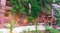 Un homme achète une grotte vieille de 700 ans et la transforme en une spectaculaire retraite souterraine à louer