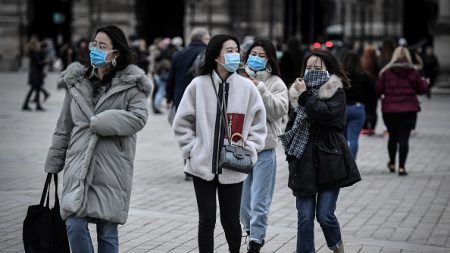 Covid-19: des faux policiers français escroquent des Chinois (ambassade)