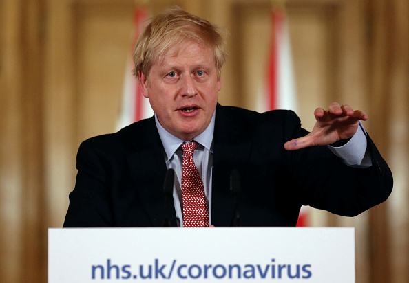 -Le Premier ministre britannique Boris Johnson tient une conférence de presse sur la réponse du gouvernement à l'épidémie de coronavirus le 12 mars 2020 à Londres, en Angleterre. Photo par Simon Dawson-WPA Pool / Getty Images.