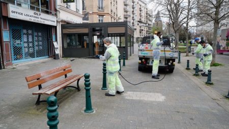 Hauts-de-Seine: désinfection géante dans les rues de Suresnes pendant le confinement