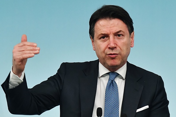 Le Premier ministre italien Giuseppe Conte a annoncé samedi soir que des bons alimentaires allaient être distribués aux plus démunis. (Photo : TIZIANA FABI/AFP via Getty Images)