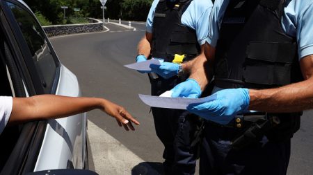 Confinement : une jeune femme sans attestation frappe des policiers. 3 mois de prison ferme