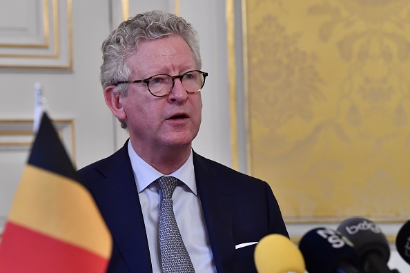 Le ministre de l'Intérieur et du Commerce extérieur, Pieter De Crem, s'exprime lors d'une conférence de presse concernant la fermeture des frontières avec les Pays-Bas, la France, l'Allemagne et le Luxembourg aux voyages "non essentiels" le 20 mars 2020 à Bruxelles.(Photo : DIRK WAEM/Belga/AFP via Getty Images)