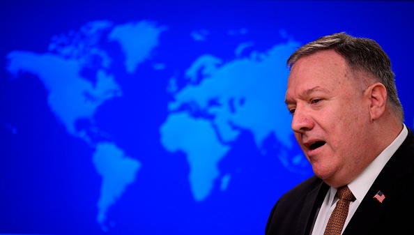 Le secrétaire d'État américain Mike Pompeo prend la parole lors d'une conférence de presse au Département d'État à Washington, DC, le 25 mars 2020. (Photo : ANDREW CABALLERO-REYNOLDS/AFP via Getty Images)