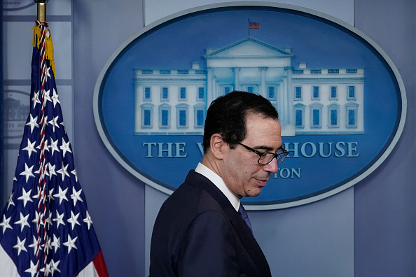 Selon le secrétaire au Trésor, Steven Mnuchin, l'institution pourra ainsi engager jusqu'à 4.000 milliards de dollars, soit environ un quart du PIB des Etats-Unis. (Photo : Drew Angerer/Getty Images)