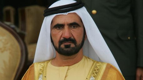 -Le prince héritier de Dubaï Sheikh Mohammed bin Rashed al-Maktum assiste à la cérémonie d'ouverture du salon IDEX Defence à Abu Dhabi le 13 février 2005. Photo RABIH MOGHRABI / AFP via Getty Images.