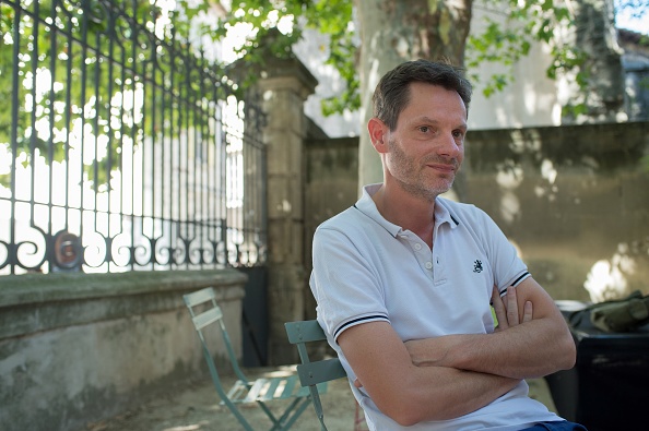 -« Le directeur artistique du festival de photographie des Rencontres d'Arles Sam Stourdze » deviendra le directeur de la villa Médicis. Image du 4 juillet 2017. Photo BERTRAND LANGLOIS / AFP via Getty Images.