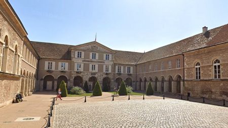 Bourgogne : la ville de Beaune se lance dans la désinfection de ses espaces publics