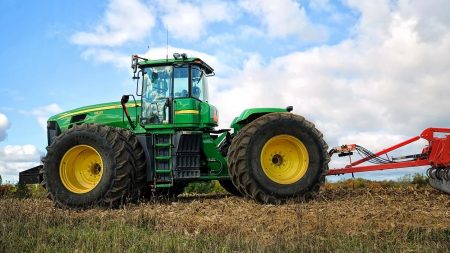 Haute-Garonne : un agriculteur trace un «MERCI» pour remercier ceux qui font vivre le pays