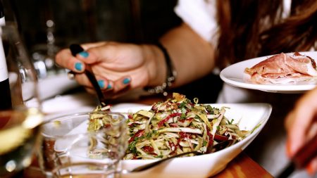 Limoges : obligé de fermer son restaurant à cause du confinement, un chef veut aider les personnes fragiles