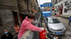 «Tout est faux»: un fonctionnaire chinois de haut rang est chahuté par des habitants de Wuhan lors d’une visite