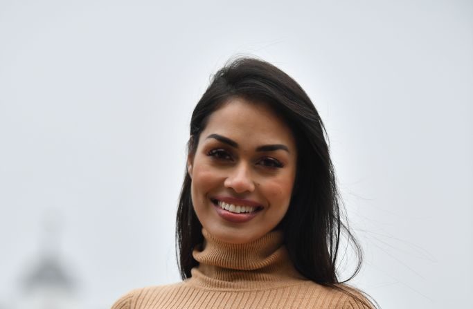 La concurrente de Miss World 2019, Miss England Bhasha Mukherjee, pose lors d'un appel photo pour le 69e festival et la finale de Miss World à Londres, le 21 novembre 2019. - 120 représentants nationaux du monde entier se disputeront la 69e couronne de Miss World alors que le festival retourne à ses racines à Londres, la finale ayant lieu le 14 décembre. (Photo par BEN STANSALL/AFP via Getty Images)