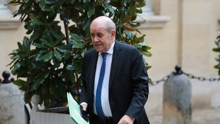 Virus du PCC: «Nous entendons être respectés» par Pékin, tonne Le Drian