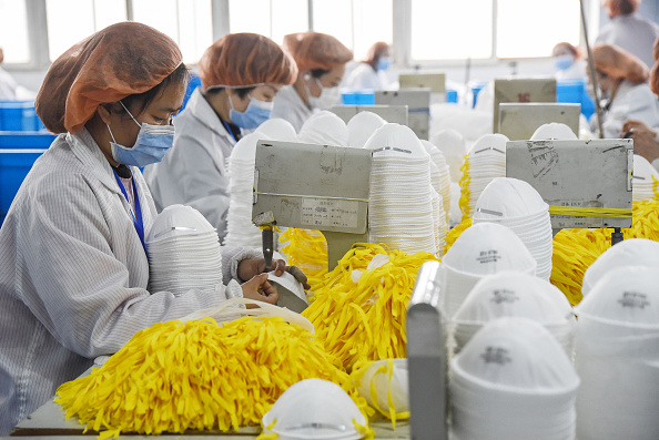 Usine de masques NK95 à Handan, dans la province de Hebei, au nord de la Chine. (Photo by STR/AFP via Getty Images)