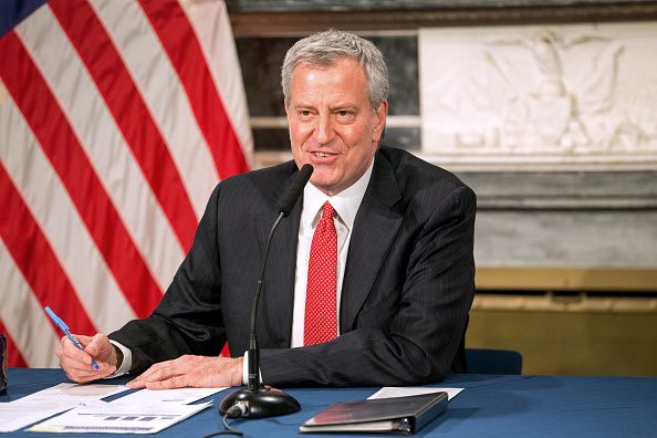 -Le maire Bill De Blasio lors d'une conférence de presse vidéo sur la réponse de la ville à l'épidémie de coronavirus le 19 mars 2020 à New York. Photo de William Farrington-Pool / Getty Images.