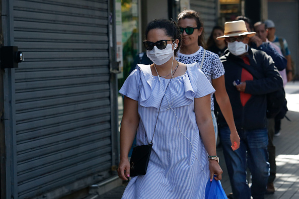 Les autorités chiliennes ont mis en place une stratégie de confinement sélectif, dans les zones comptant le plus grand nombre de personnes infectées. (Photo : Marcelo Hernandez/Getty Images)