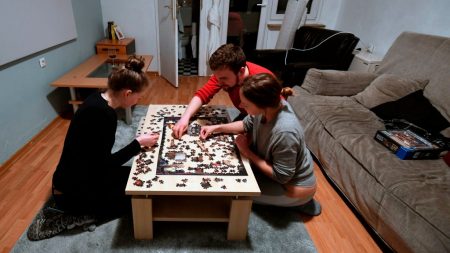 Une société vend un puzzle géant de 51.300 pièces pour rester occupé pendant le confinement