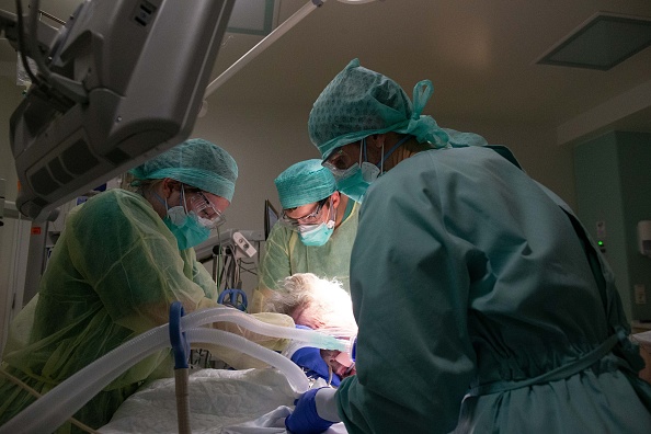 -La détresse respiratoire "habituelle" ne ressemble pas à celle du coronavirus. Photo par Aris Oikonomou / AFP via Getty Images.