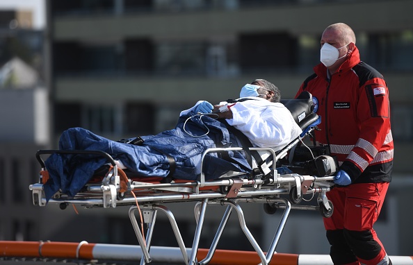 Un patient français atteint du coronavirus transféré en Allemagne pour y être soigné. (INA FASSBENDER/AFP via Getty Images)