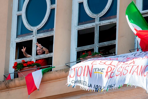 Dans une rue de Rome, le 25 avril 2020. (TIZIANA FABI/AFP via Getty Images)